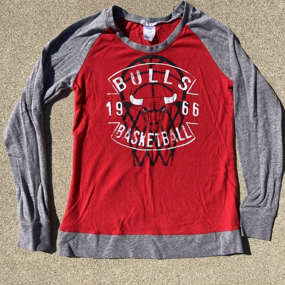 Chicago Bulls Basketball Woman's red and gray retro sports sweater size M - Picture 1 of 7